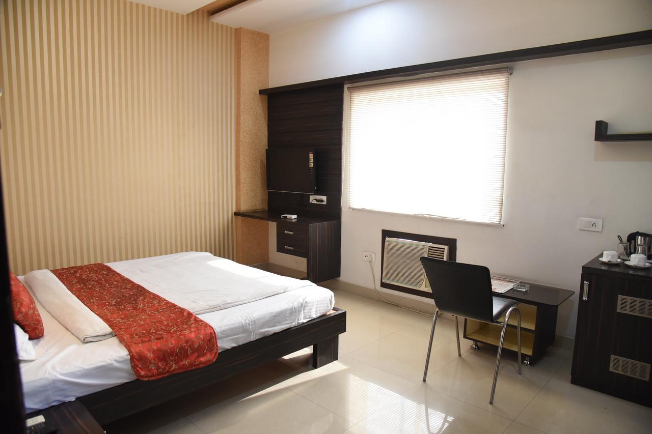 Hotel Pink Pearl Raigarh Szoba fotó