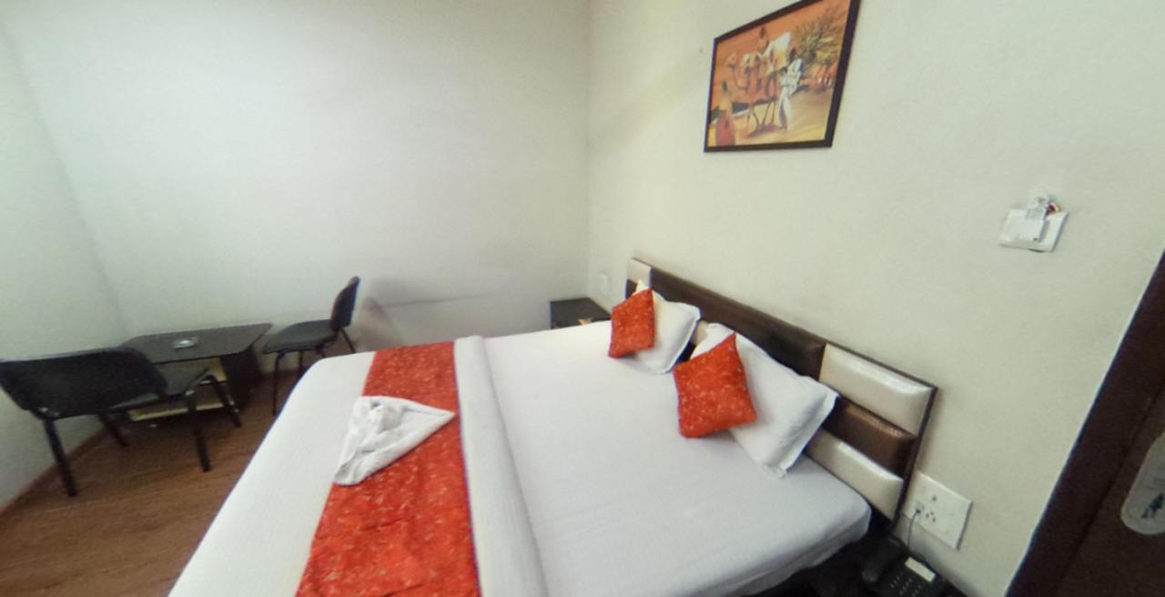 Hotel Pink Pearl Raigarh Kültér fotó