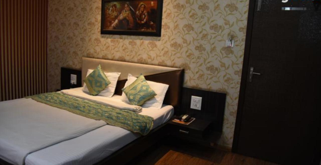 Hotel Pink Pearl Raigarh Kültér fotó